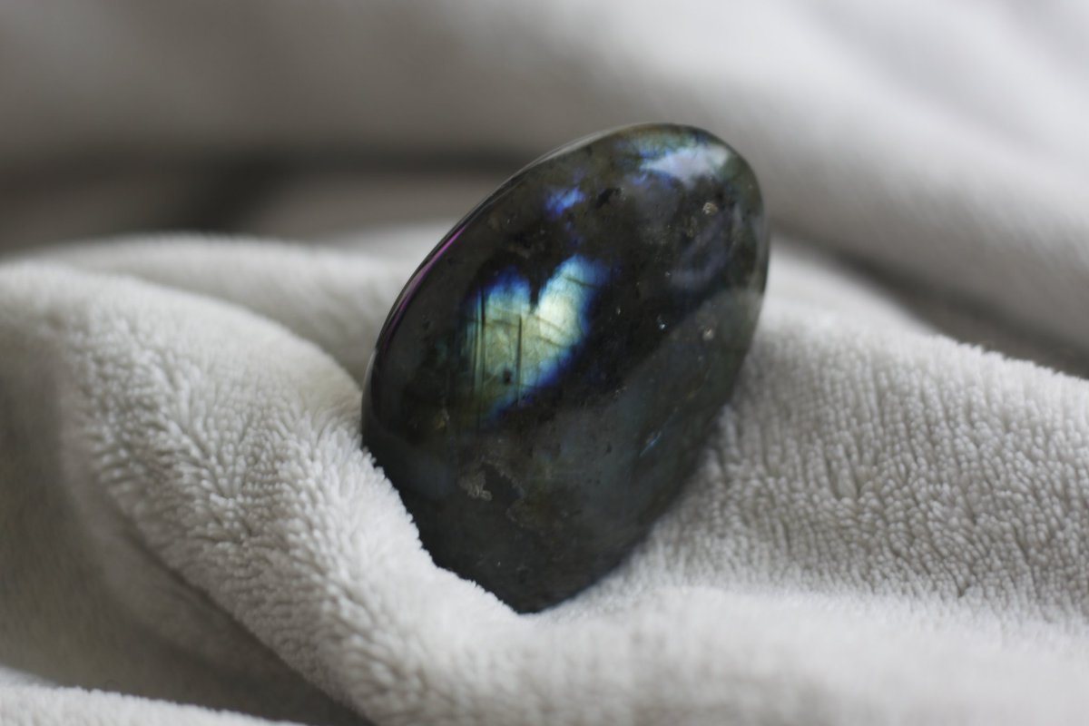 Only visible in this particular angle

#labradorite #stone #rock #green #blue #reflection #rockcollection