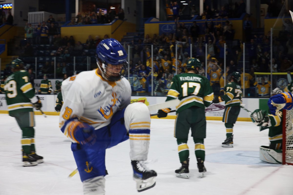 lakerhockey's tweet photo. That first collegiate goal feeling is simply ✨the BEST✨

Congratulations .@carterbatch on tallying goal no. 1! Plenty more to come for you! https://t.co/ebDUoTbSe0