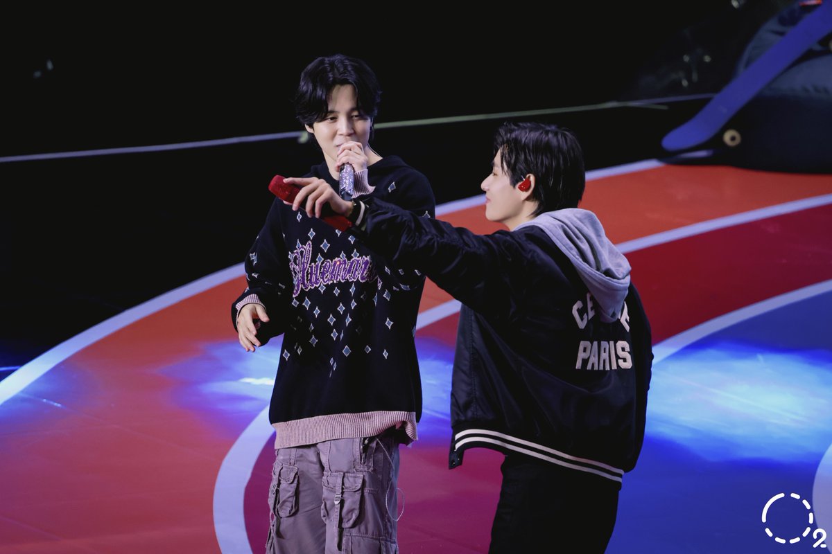 _oxygenO2's tweet image. 231014 지민&amp;amp;태형 뷔크닉

(՞⸝⸝o̴̶̷̥᷅  ̫ o̴̶̷᷄⸝⸝՞)♡♡♡

#뷔크닉
#TaehyungFanMeeting
#태형 #뷔 #V #지민 #JIMIN 
#BTS  #방탄소년단
@BTS_twt