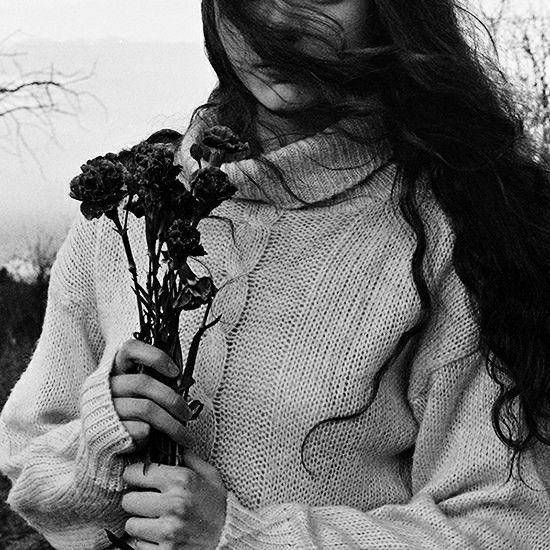 "Destrúyete para conocerte, constrúyete para sorprenderte, lo importante no es ser, sino transformarse".
Franz Kafka