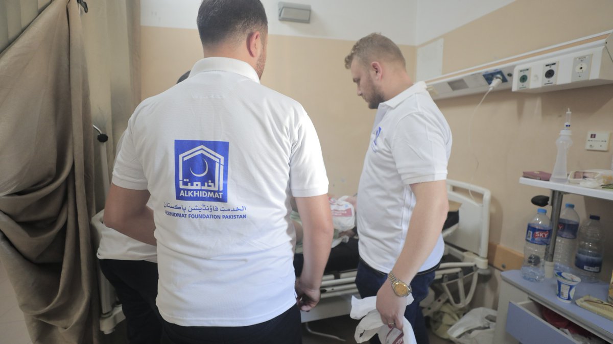 AlkhidmatOrg's tweet photo. Amidst cries and screams, over 7,000 Palestinians in #Gaza, including 1,644 children and 1,005 women are in urgent need of medical aid. 

Alkhidmat, through its partner organizations, is delivering urgently needed health supplies to families, children and women on the ground.

#Palestine #Gaza #Prayers #Pakistan #Alkhidmat #DonateForPakistan