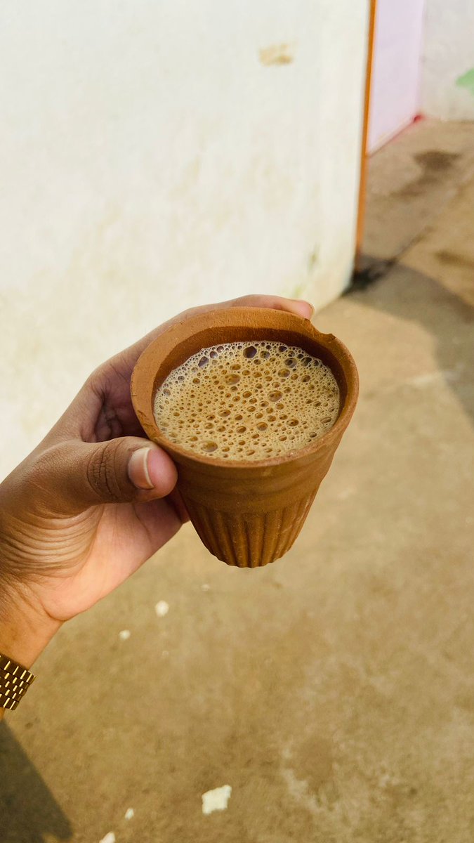 CoDamodar's tweet photo. Kulhad Chai lover? 🤭
.
.
#Damodar_Shivram_Co #HPTea #TeaTime #TeaBreak #ChaiTime #GoodEvening https://t.co/4CohUsVDB0