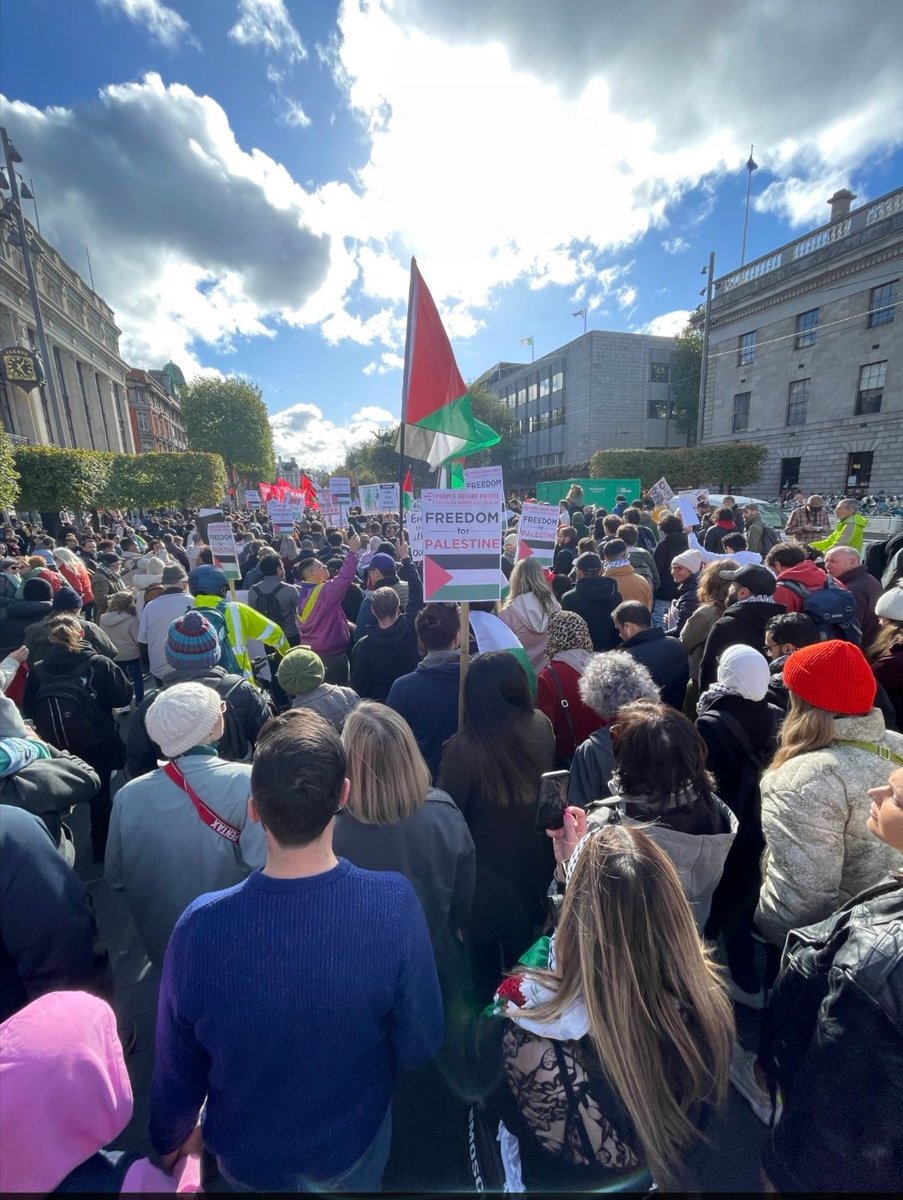 Dublin today. Standing with the people of Palestine. The world cannot stand by as Gaza is decimated. We need  immediate ceasefire. #GazzeUnderAttack