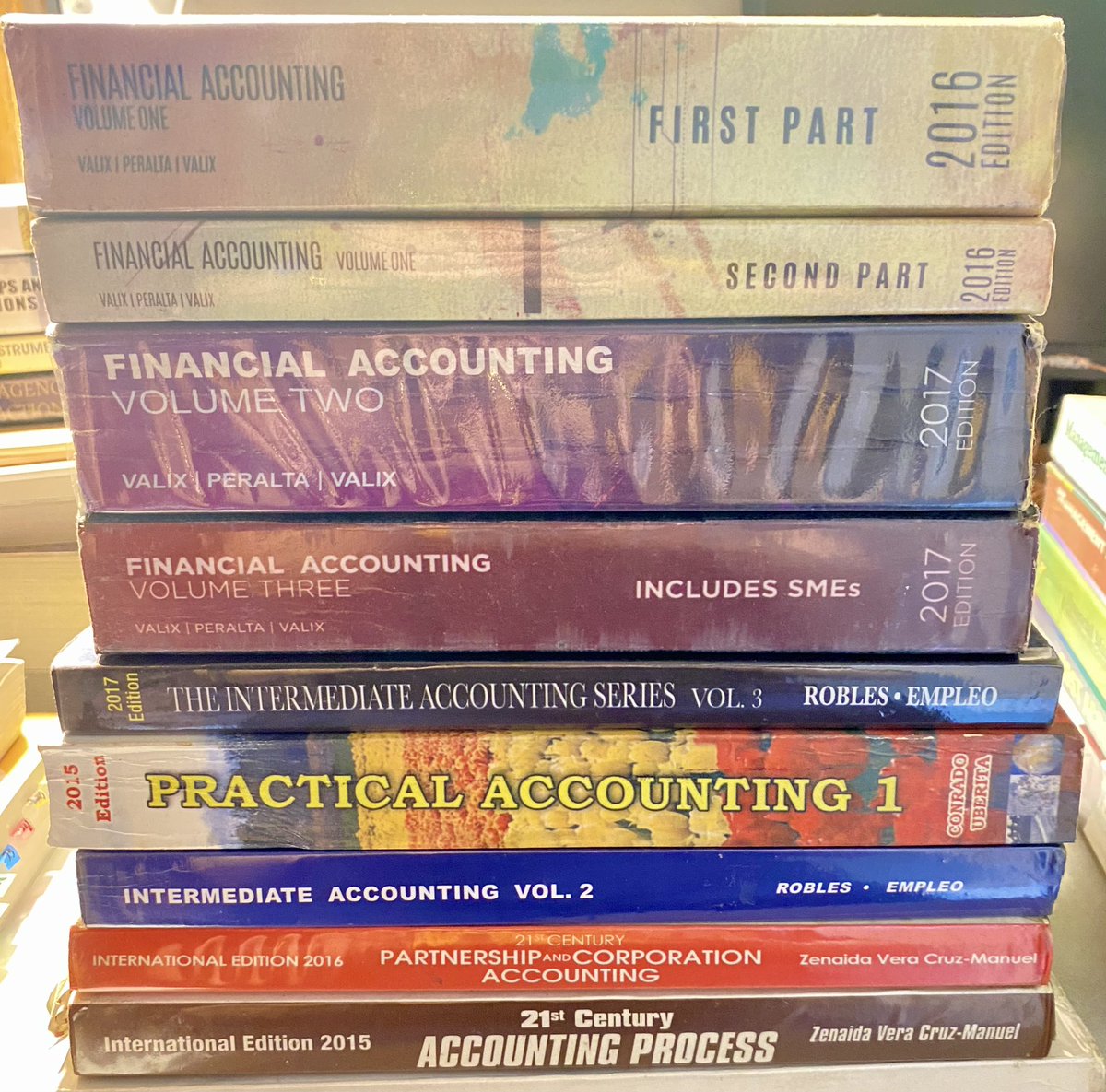 studypatch's tweet photo. 🛒🧸🛍️ these babies are still available!!! for those interested, message me 'yung book + how much budget ninyo, so we can negotiate hehe. thank you!!! 💗✨ [METRO MANILA ONLY] 🚚 https://t.co/RPh85TjkVu