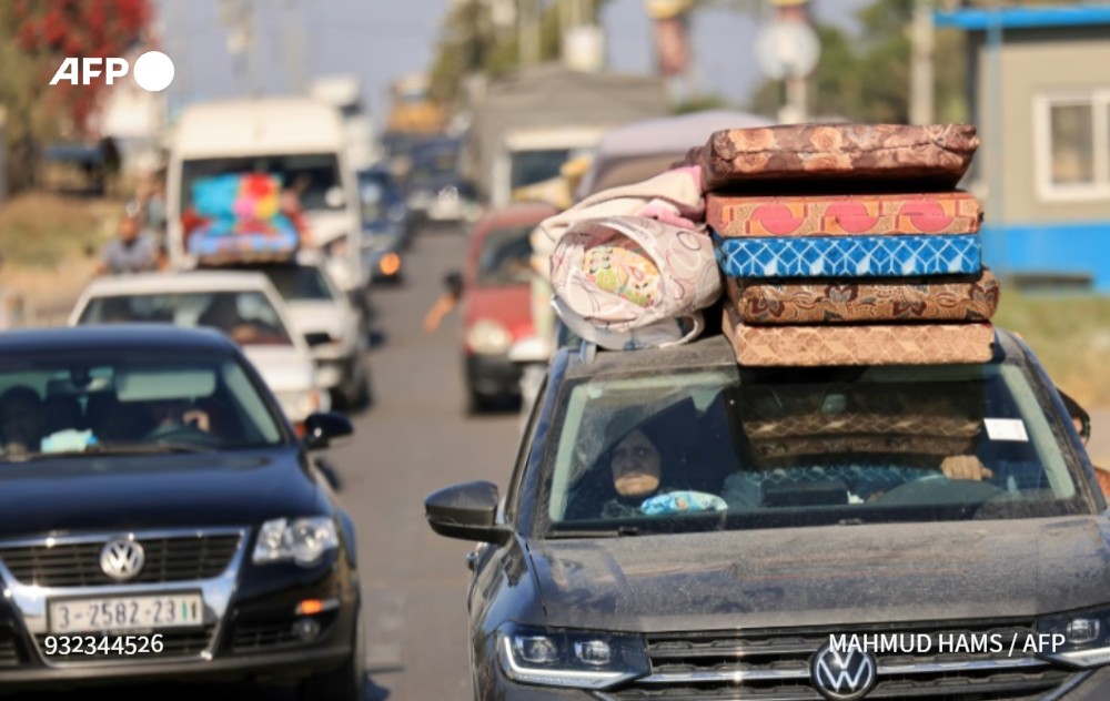 L'armée israélienne a recommandé à la population de la ville de #Gaza de "ne pas tarder" à évacuer leurs habitations et d'aller vers le sud du territoire palestinien avant le lancement d'une offensive militaire, alors que les routes sont déjà encombrées dans le nord #AFP