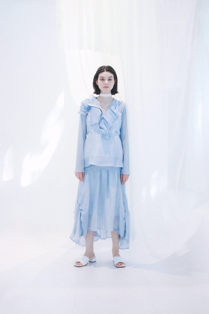 seenowtokyo's tweet photo. Fumiku 2024SS Collection Trunkshow!
⁡
異素材のコントラストが特徴のワンピースやチュールトップスなど、春夏らしい軽やかなマテリアルが印象的。トップスやスカートには大胆なギャザーを効かせることで立体的な奥行きあるシルエットを表現。

https://t.co/yIDi1v5ubi https://t.co/5GnPlQ1h7s