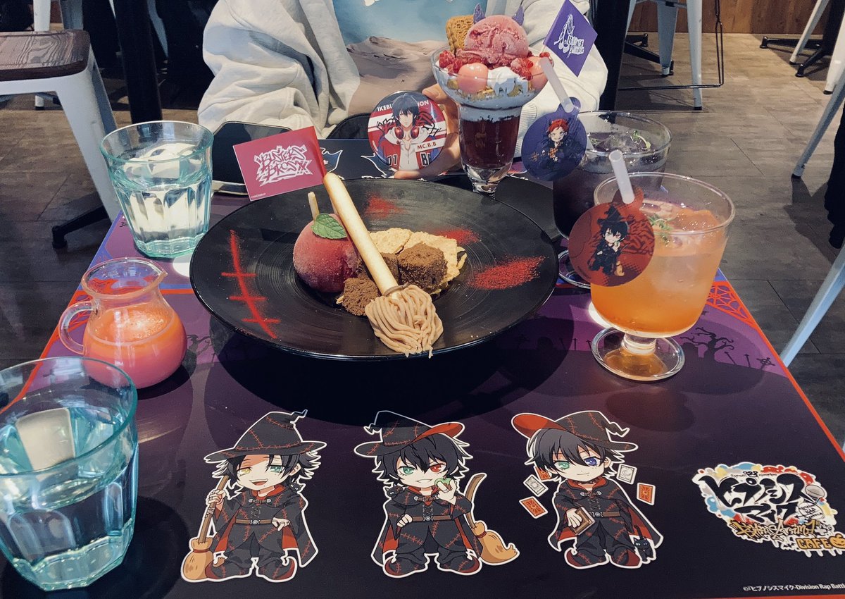 「カッフェ行ってきたよー!みそたろ殿のぬいがジップ◯ック収納だったの笑った 」|こだまこのイラスト