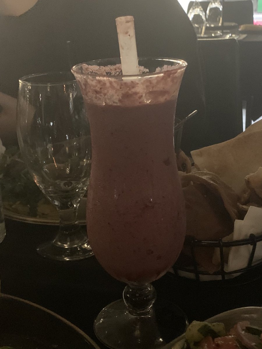 🥀you know what, fuck it guys, let’s get to replies I’m at this restaurant still but I’m wanting some time with you guys let’s get to it I’ll show you guys what drink I got