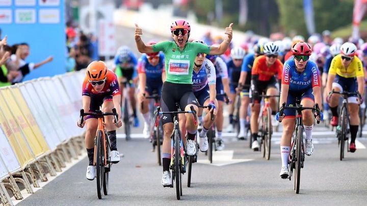MarcheNicolas's tweet photo. What a Team victory @UAETeamADQ well done regazze 👏 #TourOfChongmingIsland https://t.co/1D9mVW6J9g