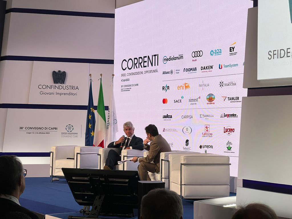 Al 38° convegno dei Giovani imprenditori di Confindustria a Capri. 🗣️Il Ministro @andreaabodi “A Caivano la disattenzione ha creato disagi gravissimi e vogliamo elaborare un modello al quale tutti i ministri possano dare il proprio contributo.” @Confindustria @GIConfindustria