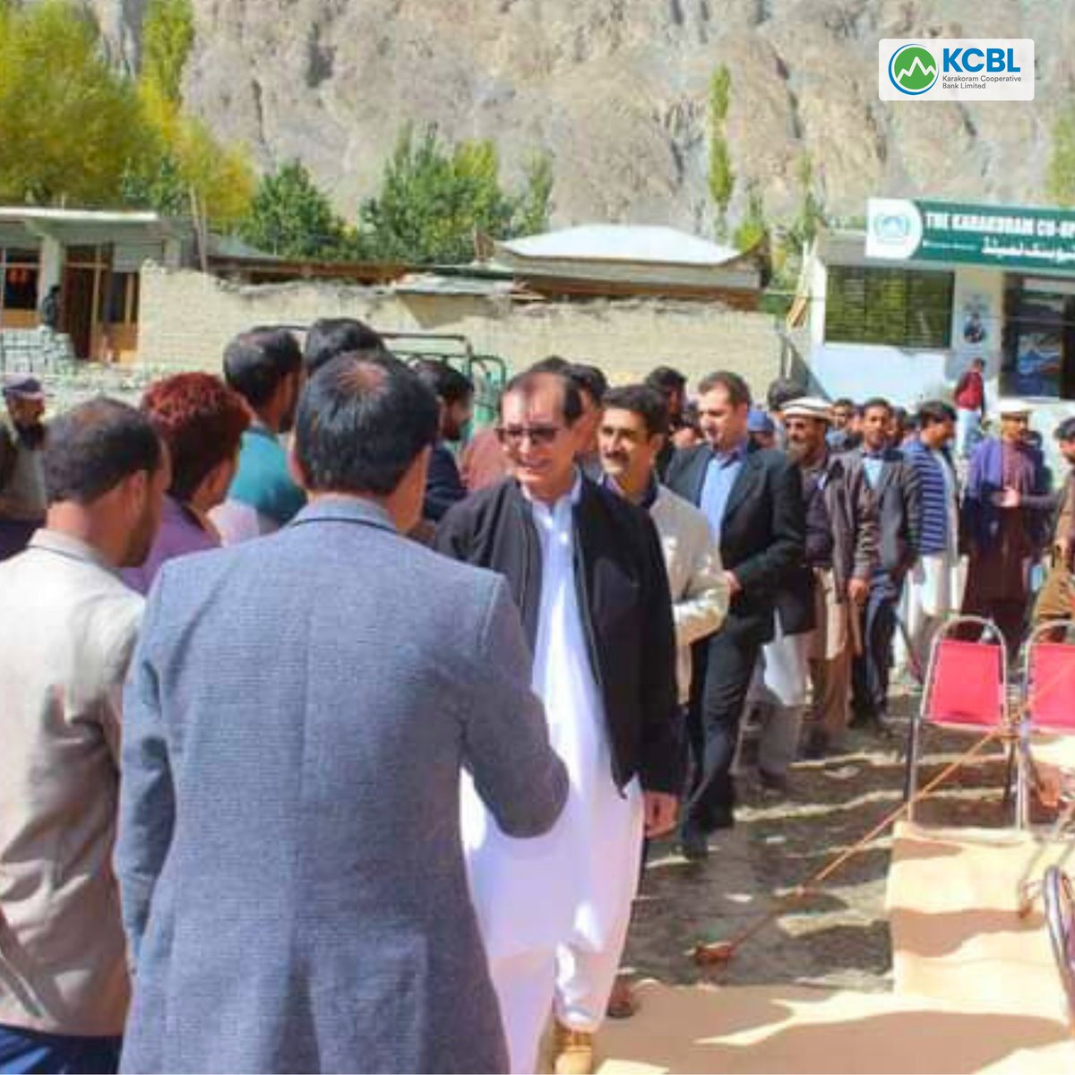 KCBL's Hundur Branch in Yasin, 
 It's a historic moment as our first female branch manager takes charge, marking a significant step towards progress in Hundur Yasin.
#KCBL #thebankofgb #kcblsupport #banksingb #kcblschemes #banking #financingoptions #entrepreneurlife