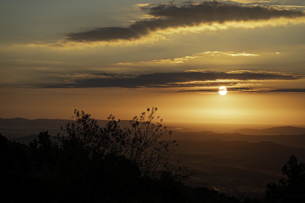 Cyber_Tom_0x00's tweet photo. Sometimes you have to enjoy the mountains and let go of work. Skyline Drive VA https://t.co/ttskPgn4Qt