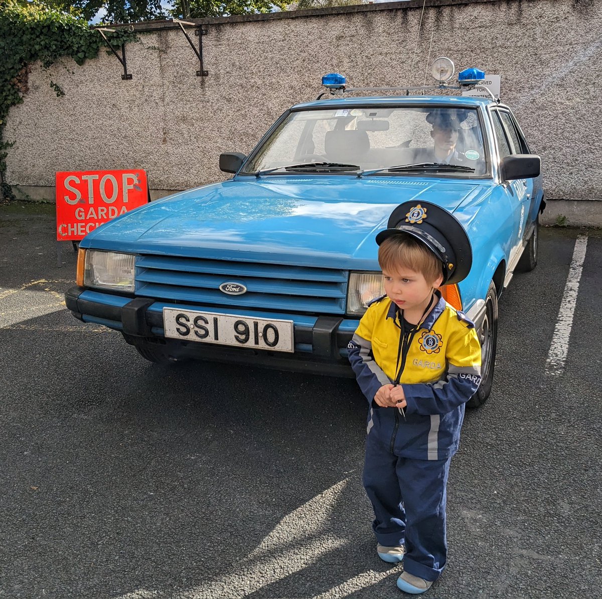 maeveunapower's tweet photo. We had a wonderful time at the community open day at Terenure Garda Station! Thanks to the super friendly gardaí for giving us a tour and showing us the equipment they use to do their work, keeping us safe. The kids had a great time! @gardainfo https://t.co/kcTcNyyWxA