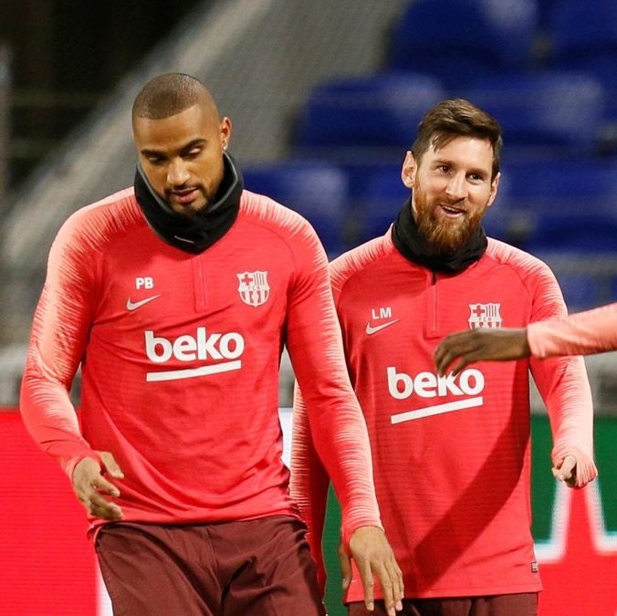 🗣️ Kevin-Prince Boateng on playing with Lionel Messi: “I never saw Messi in the gym. He came in, they gave him massages and he started playing basketball.

Before going out to warm up to play against Liverpool in the Champions League semi-final, we were in the locker room, he was