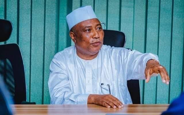 muzdaleeefa's tweet photo. At the official launch of the Mallam Abdulkarim
Mosque, @Zazzau_Emirate Reconstruction Appeal Fund today in Abuja, Alhaji Musa Bello Abdullahi (Chico) has donated the sum of N100, 000, 000 (One hundred million naira). May Allah bless his wealth!

@AMA_Foundation https://t.co/w7fJJP34II