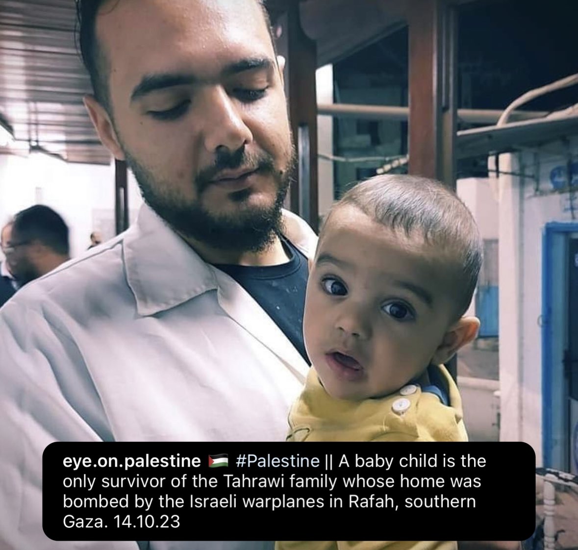 S25058Mpp's tweet photo. Can someone tell me how he will live when he knows that all his family members are dead!!! How can there be no one to stop this criminal state!!!!!!!
#GazaUnderAttack 
#PalestineUnderAttack 
#FreePalastineطوفان_القدس_قدس_العرب_المقاومة_الفلسطينية 
 #TheRealImage https://t.co/7QrIu1gYIx