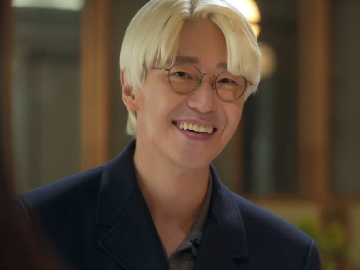 매튜입만웃는데?
당연
자기딸학대한사람한테자기가사과함