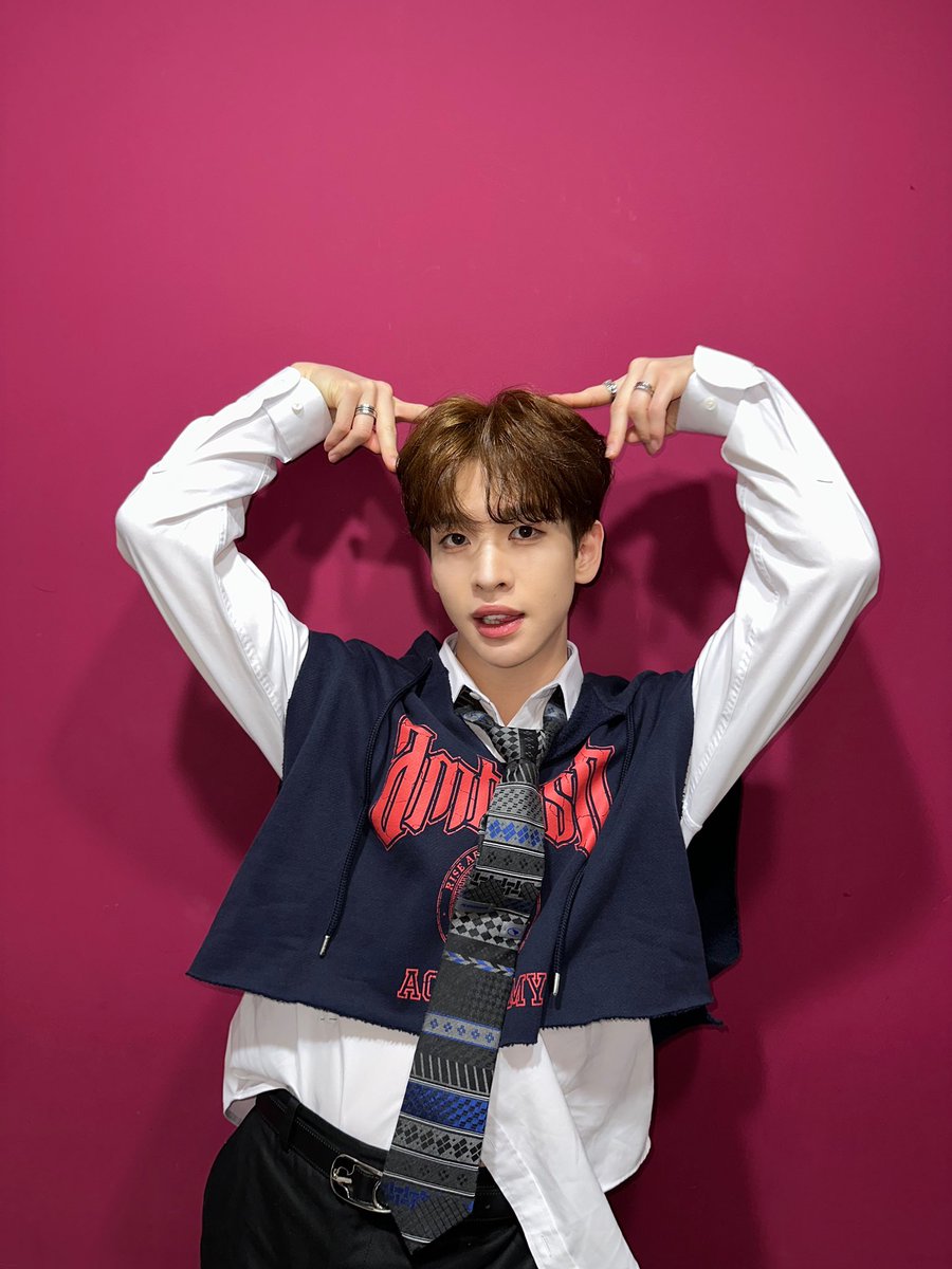 CRAVITY_twt's tweet photo. 굿나잇 러비티~ 💕
#앨런 #ALLEN https://t.co/ZtD0rSRfwP