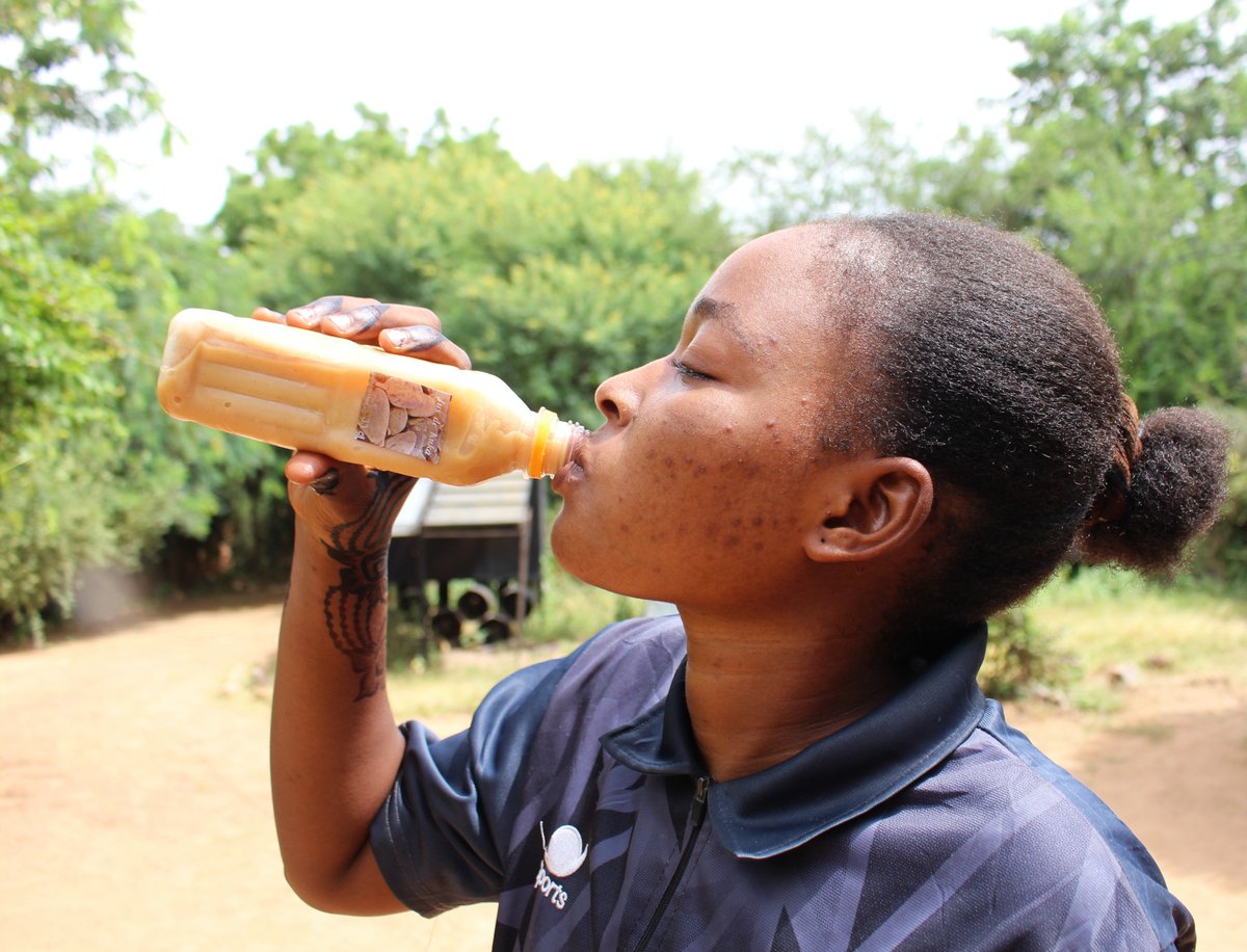 Etanchez votre soif par le naturel! 
Le jus de kuka / kô / #baobab de Sahara Sahel Foods est fait pour garder sa teneur riche et naturelle en vitamine C. Une boisson préparée avec des vrais ingrédients. Vous le ressentirez!
#paindesinge #vitamine #santé