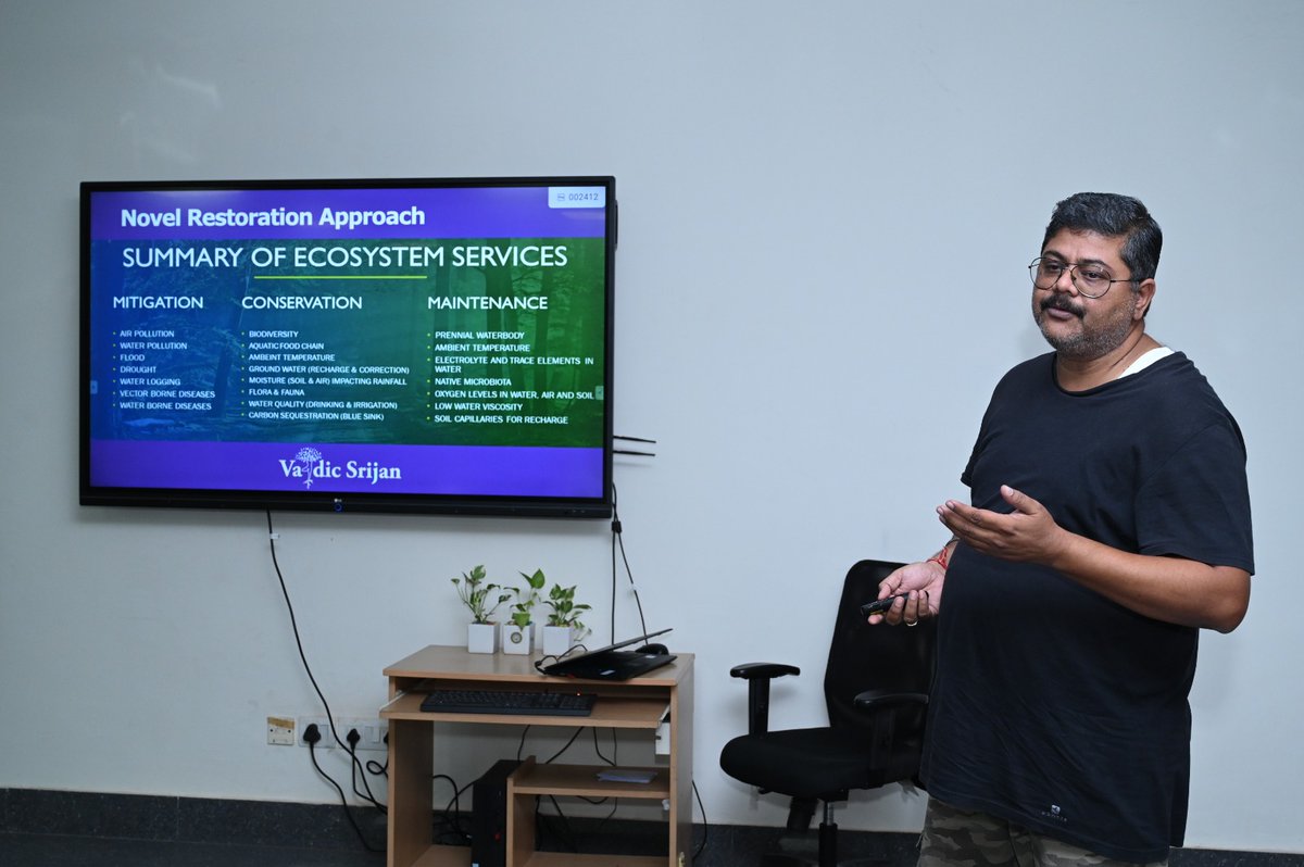 AKTU_Lucknow's tweet photo. Today @InnovationHubUP, AKTU organized a session about ECO System Services on a day before Inauguration of स्टार्टअप संवाद 2.0: Startup-Investor Expo https://t.co/XmKRaLBgf3