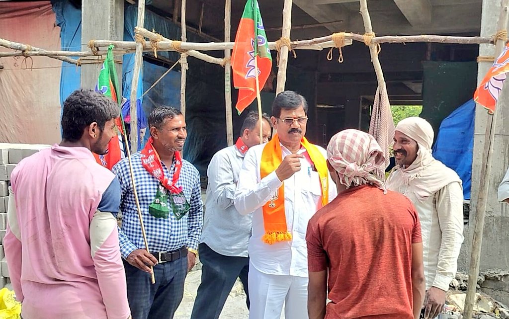 voiceofexarmy's tweet photo. #VoiceOfExServiceMen
#GopuRamanaReddy
#VoteForBJP🪷
#MalkagiriAssembly 
Gopu Ramana Reddy Ji (BJP State Convenor Ex-ServiceMen Cell) has done Door to Door campaign in support of BJP🪷
@JPNadda @narendramodi @rajnathsingh @AmitShah @BSYBJP @sarbanandsonwal @drlaxmanbjp @drsudhayadavBJP @byadavbjp @Dev_Fadnavis @VanathiBJP @OmMathur_bjp @ILalpura @BJP_DrJatiya @kishanreddybjp @blsanthosh @bandisanjay_bjp @Eatala_Rajender @aruna_dk @sunilbansalbjp @tarunchughbjp @ReddySudhakar21 @ArunSinghbjp @PrakashJavdekar  @mansukhmandviya @Arvindharmapuri @RaghunandanraoM @Ramana4663 @DefenceMinIndia @pmbjppmbi @PMOIndia @adgpi @BJP4India @BSF_India @DefenceOp @myogiadityanath @DrTamilisaiGuv @BJP4Telangana @HMOIndia
