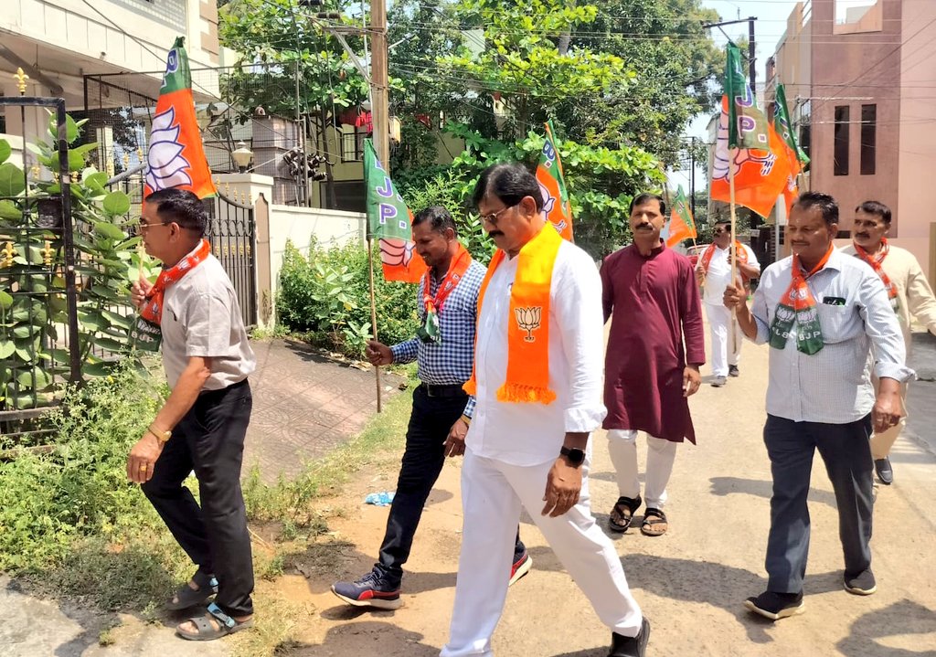 voiceofexarmy's tweet photo. #VoiceOfExServiceMen
#GopuRamanaReddy
#VoteForBJP🪷
#MalkagiriAssembly 
Gopu Ramana Reddy Ji (BJP State Convenor Ex-ServiceMen Cell) has done Door to Door campaign in support of BJP🪷
@JPNadda @narendramodi @rajnathsingh @AmitShah @BSYBJP @sarbanandsonwal @drlaxmanbjp @drsudhayadavBJP @byadavbjp @Dev_Fadnavis @VanathiBJP @OmMathur_bjp @ILalpura @BJP_DrJatiya @kishanreddybjp @blsanthosh @bandisanjay_bjp @Eatala_Rajender @aruna_dk @sunilbansalbjp @tarunchughbjp @ReddySudhakar21 @ArunSinghbjp @PrakashJavdekar  @mansukhmandviya @Arvindharmapuri @RaghunandanraoM @Ramana4663 @DefenceMinIndia @pmbjppmbi @PMOIndia @adgpi @BJP4India @BSF_India @DefenceOp @myogiadityanath @DrTamilisaiGuv @BJP4Telangana @HMOIndia