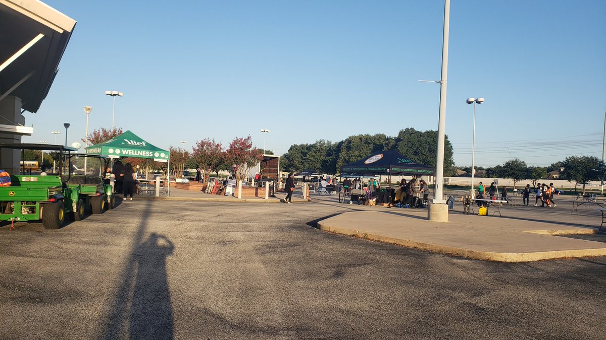 We're setting things up at Alief Proud Day at Crump stadium, starts at 10am. Come on down! #AliefProudDay <a href="/Alief_Fame/">Alief FACE</a> <a href="/AliefISD/">Alief ISD</a> <a href="/HeflinHounds/">Heflin Elementary</a>