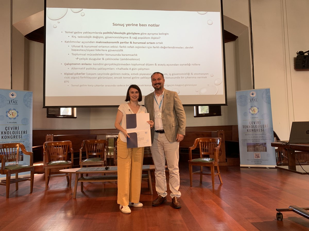 1. Ulusal Çeviri Teknolojileri Kongresinin bir diğer çağrılı konuşmacısı da Azer Kılıç oldu. Kılıç, konuşmasında, çeviride otomasyon konusunu sosyolojik bir bakış açısıyla ele aldığı araştırma projesinin bulgularını paylaştı. #ÇTK2023