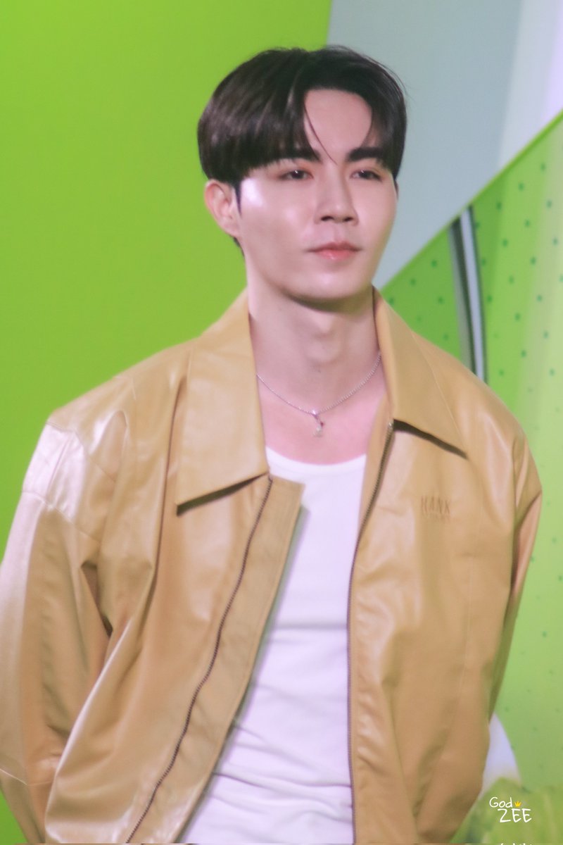 GodZEE0910's tweet photo. 231014 #ZesprixZeeNuNew
ไม่เจอกันนานเลย ♥️

#Zunshine
#ZeePruk https://t.co/OxaVzLvhjs