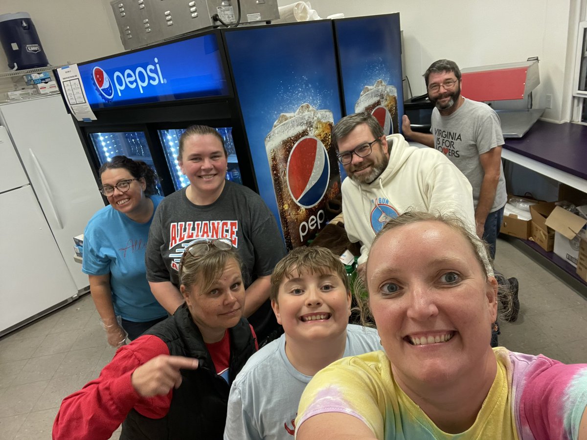 Another amazing concession stand crew!  Thanks for your hard work…parents do make it all possible!