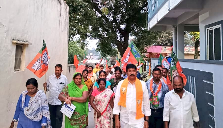 voiceofexarmy's tweet photo. #VoiceOfExServiceMen
#GopuRamanaReddy
#VoteForBJP🪷
#MalkagiriAssembly 
Gopu Ramana Reddy Ji (BJP State Convenor Ex-ServiceMen Cell) has done Door to Door campaign in support of BJP🪷
@JPNadda @narendramodi @rajnathsingh @AmitShah @BSYBJP @sarbanandsonwal @drlaxmanbjp @drsudhayadavBJP @byadavbjp @Dev_Fadnavis @VanathiBJP @OmMathur_bjp @ILalpura @BJP_DrJatiya @kishanreddybjp @blsanthosh @bandisanjay_bjp @Eatala_Rajender @aruna_dk @sunilbansalbjp @tarunchughbjp @ReddySudhakar21 @ArunSinghbjp @PrakashJavdekar  @mansukhmandviya @Arvindharmapuri @RaghunandanraoM @Ramana4663 @DefenceMinIndia @pmbjppmbi @PMOIndia @adgpi @BJP4India @BSF_India @DefenceOp @myogiadityanath @DrTamilisaiGuv @BJP4Telangana @HMOIndia