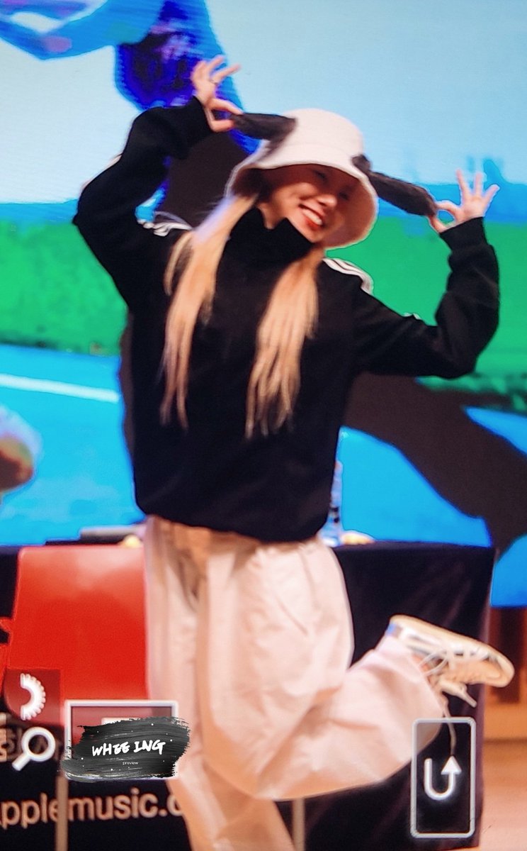 휘잉 tweet media