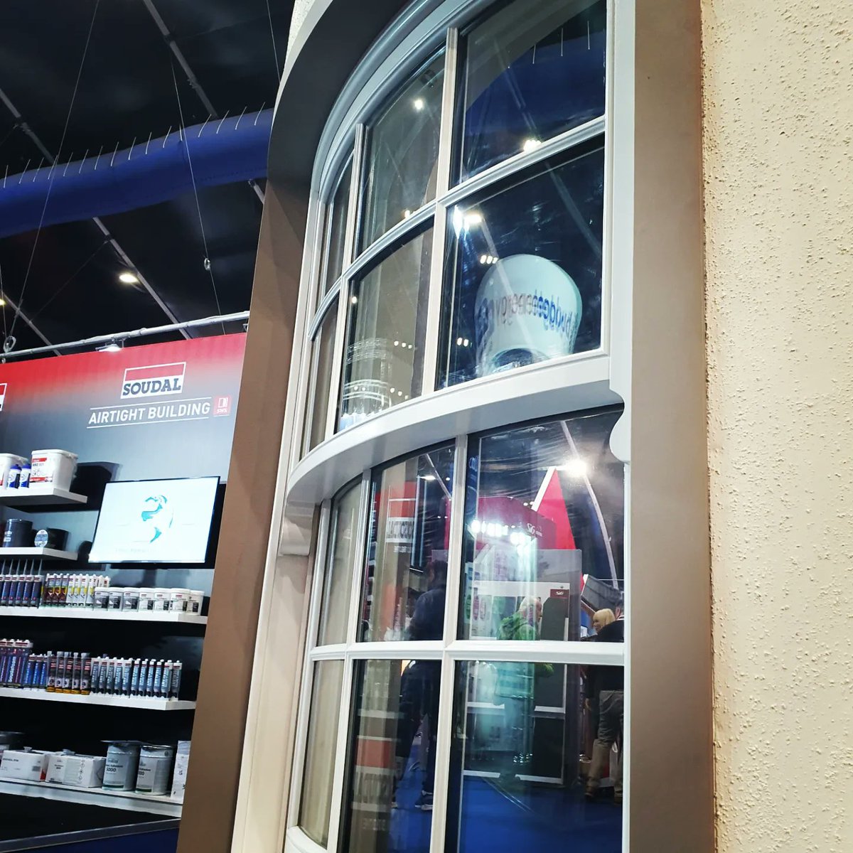9yardsArchitec_'s tweet photo. Beautiful curved sash windows by @newbridgejoinery at the @selfbuildireland Belfast show.
If you have a curved bay in your period home and you choose flat pvc junk over these beauties then maybe a period home just isn't for you...
#9yards #periodhomes #buildability #Belfasthour https://t.co/QsOyvAeWzv