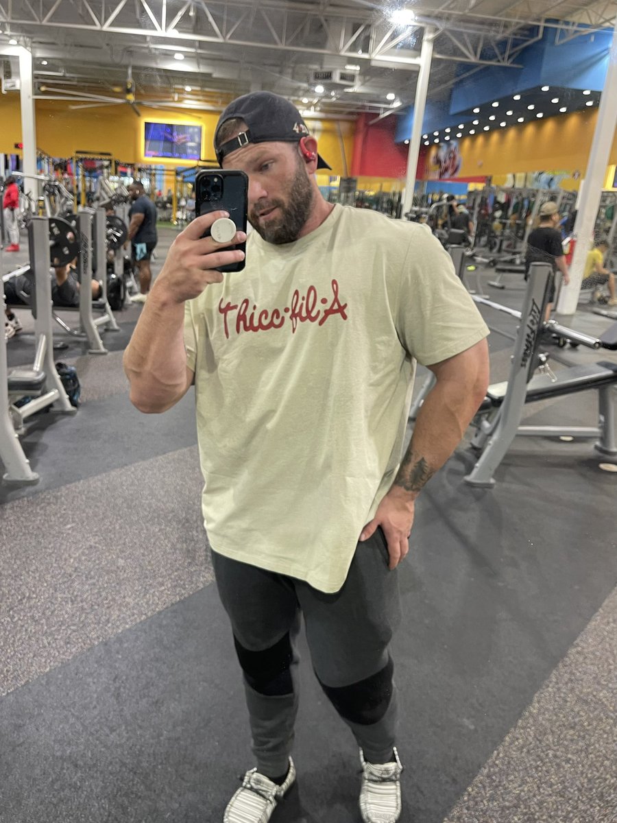 DangJerm's tweet image. 235 🥹 

This is the most muscle I’ve ever had. Filling out 4XLs