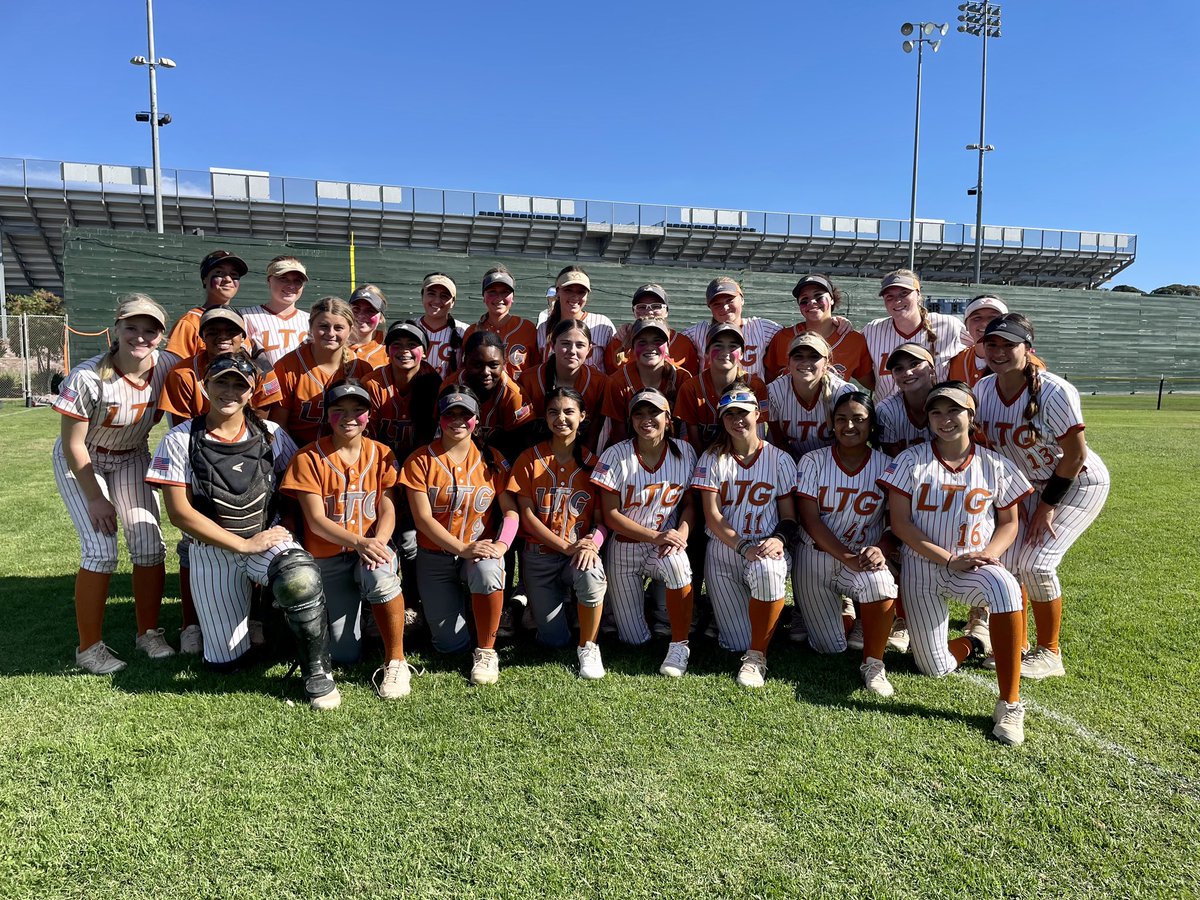 A pride of Lions in Salinas! 🦁🧡 #LoveTheGame