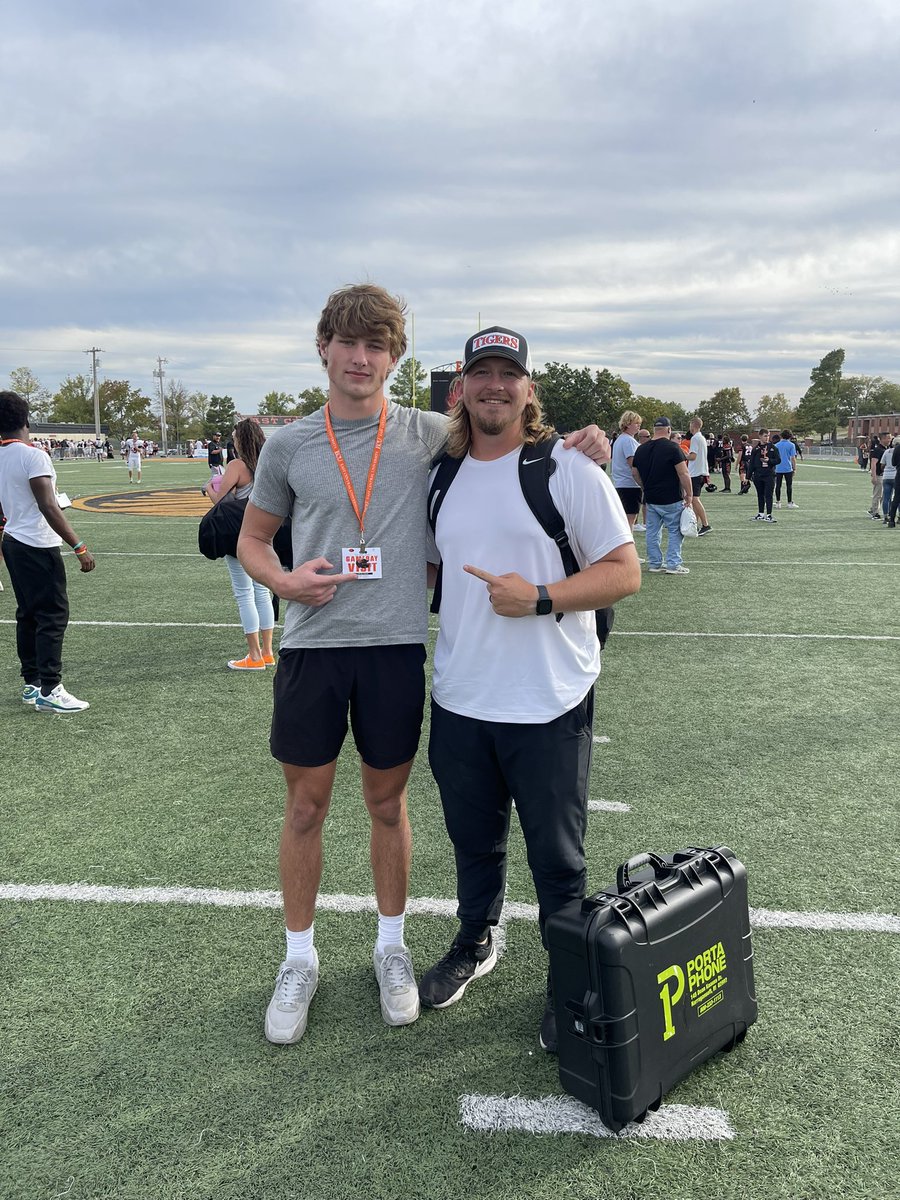 athencarter005's tweet photo. I had an awesome time at East Central University today! Thank you @CoachBVOdom for having me out on a visit! 
@LitrentaJohn @Coach_Mashack @ECUTigersFB @dennisdarnell1 https://t.co/GXgAPSLZaC