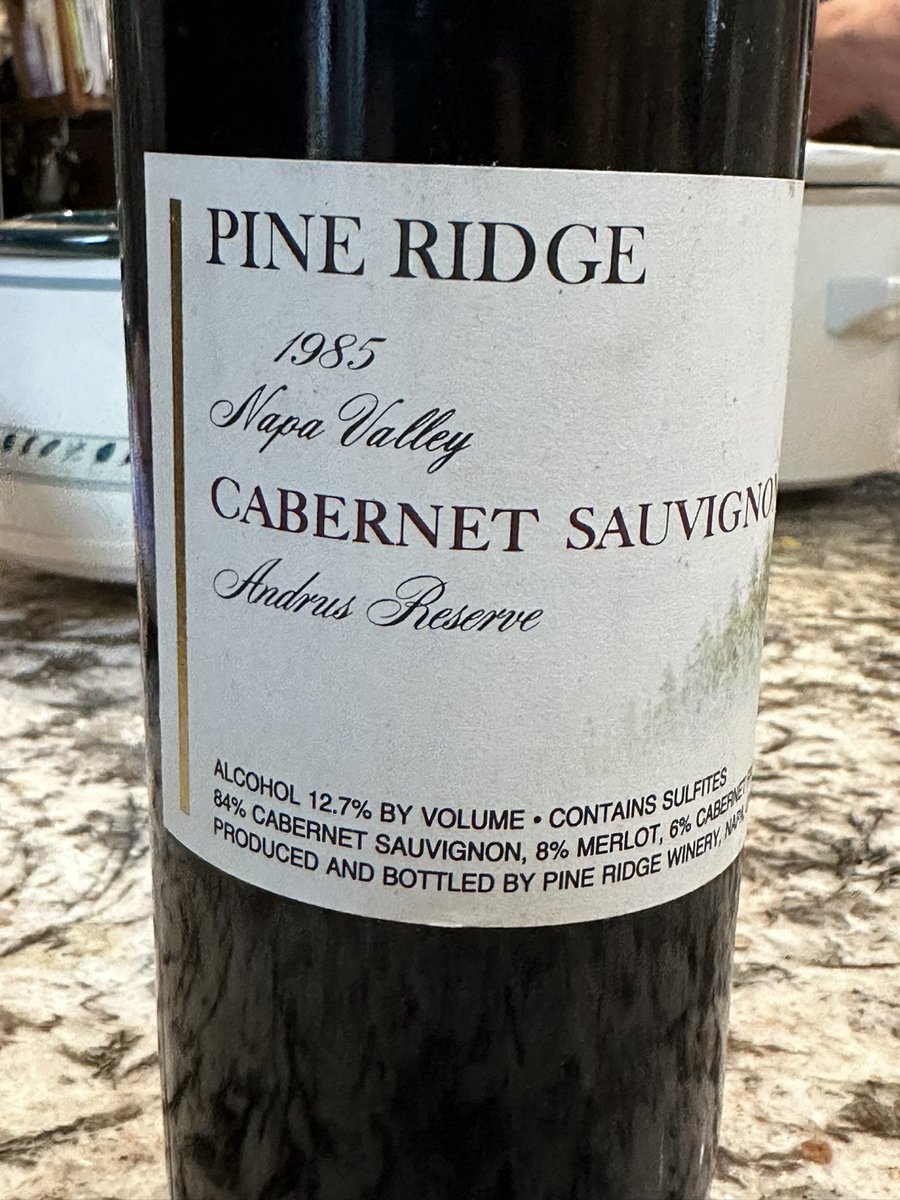 levindemerde22's tweet photo. Celebrating friend’s birthday tonight and she opened 1985 vintage Pine Ridge Andrus Reserve Napa Valley Cabernet Sauvignon. Wow. 38 year old bottle. 
#rarewine #wine #winecountry #cabsauv #CabernetSauvignon https://t.co/Qa7tJ6ap1D