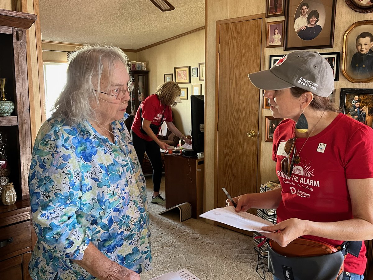 COWYRedCross's tweet photo. Red Cross volunteers and community partners spent the day installing free smoke alarms in a Federal Heights community! 

“I’m so glad there are 10 year smoke detectors. Thank you Red Cross for thinking about our safety in our community.” - Nicole Weidman

#EndHomeFires https://t.co/phgugTBq0T