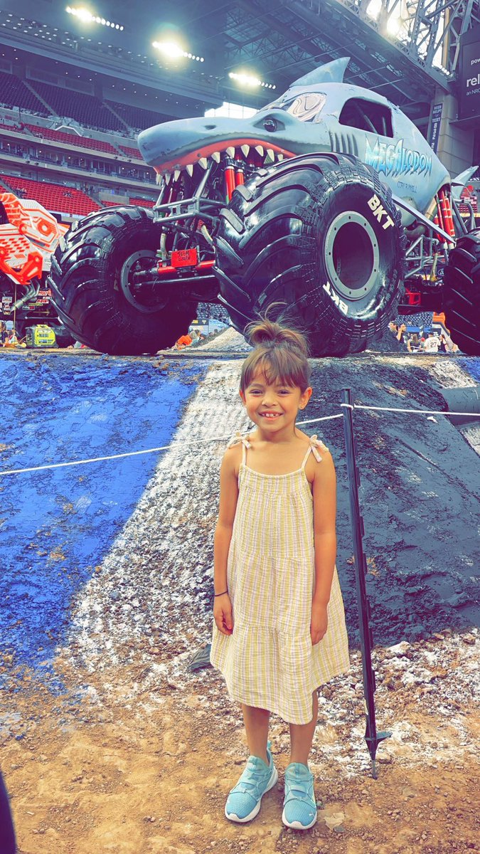 RachelSee7's tweet photo. #MonsterJam https://t.co/FnafV96zqd