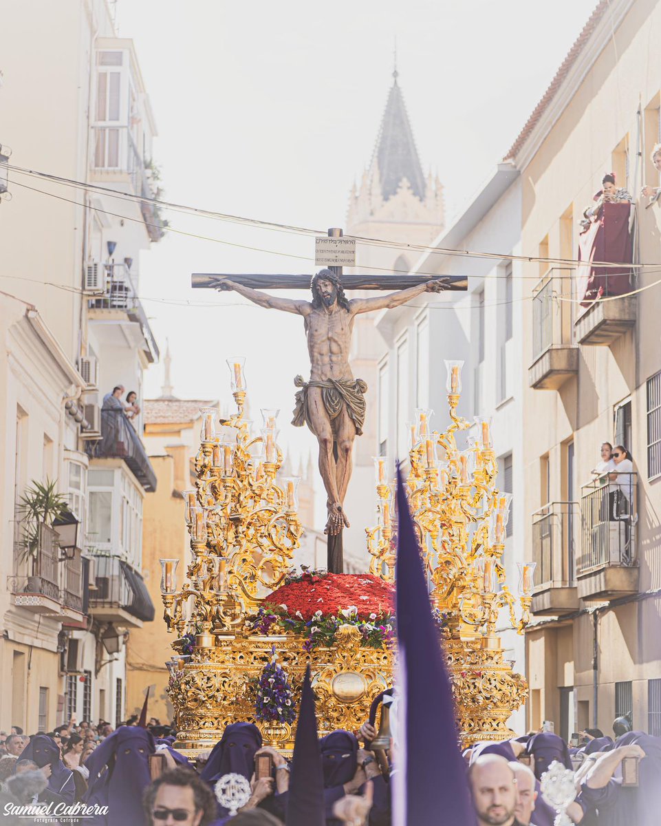 Por calle Trinidad surgen el Amor y la Esperanza de su barrio.
Foto 📷: @SCS_SSantaMLG 
⛪️: @HdadSalud 

#SentirCofrade #SemanaSanta #Málaga #Salud #SaludMLG #EsperanzaEnSuGranAmor #CristoDeLaEsperanza #EsperanzaEnSuGranAmorySalud #Esperanzaysalud #DomingoDeRamos #CofradiasMLG
