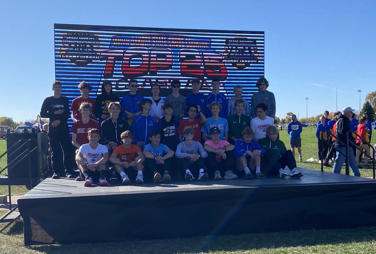SFWashington_xc's tweet photo. State Meet
Girls-15th
Boys-8th
https://t.co/GgAaNgz6w5
Freshman Cole Reilly medaled 6th overall and set the school record for the Yankton trails course running 15:56.  The previous record was held by Alec Kray 16:02(2015)

Marissa Bouwman and Griffin Miller also ran top 10 times! https://t.co/kxyMnHJdeY