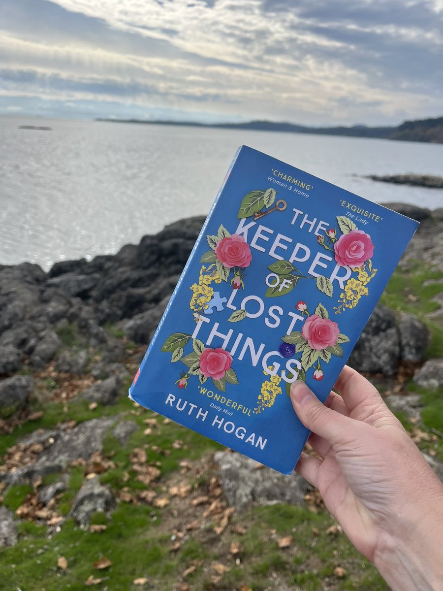 lizzie_keogh's tweet photo. @ruthmariehogan #KeeperOfLostThings on tour in Vancouver Island. https://t.co/N6gK0vYEhi