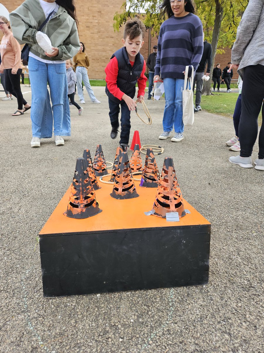 Laura Reyes tweet media