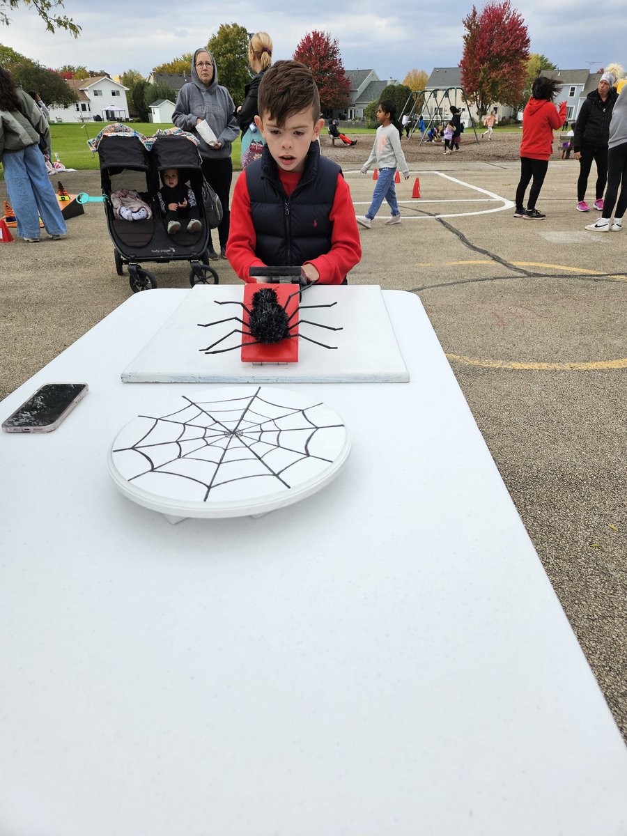 Laura Reyes tweet media