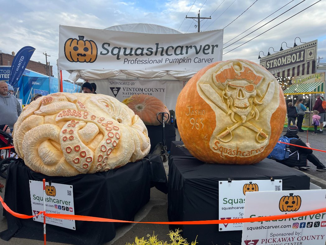 MediMediscoot's tweet photo. Can't go to the #pumpkinshow without getting pumpkin pizza! https://t.co/OT3VVHhRul