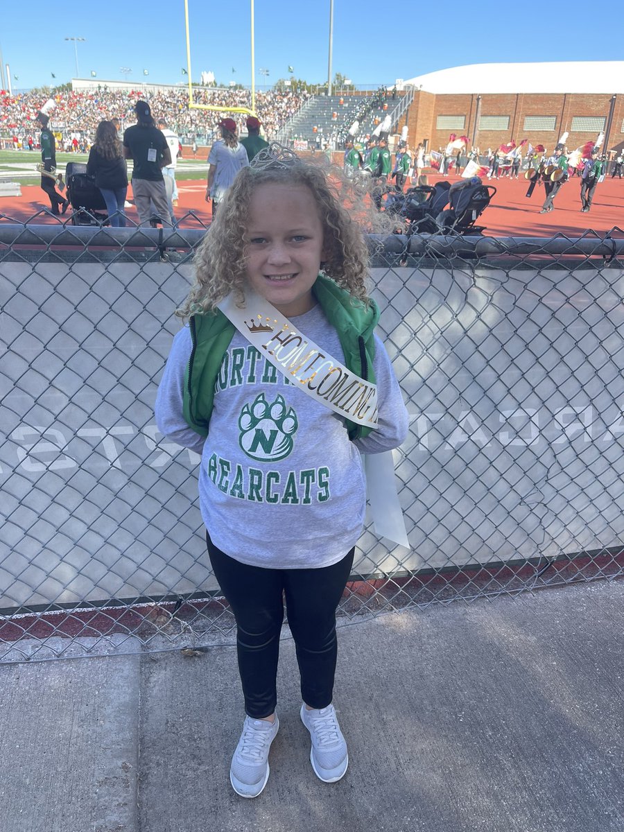 While the game didn’t go how we hoped, Neeli was still thrilled to be this year’s @NWMOSTATE Homecoming Princess! Thank you to Riley, Anna, Faith, Kori, Northwest Student Affairs, the Homecoming Court, and everyone who made the festivities something she will never forget! #oabaab