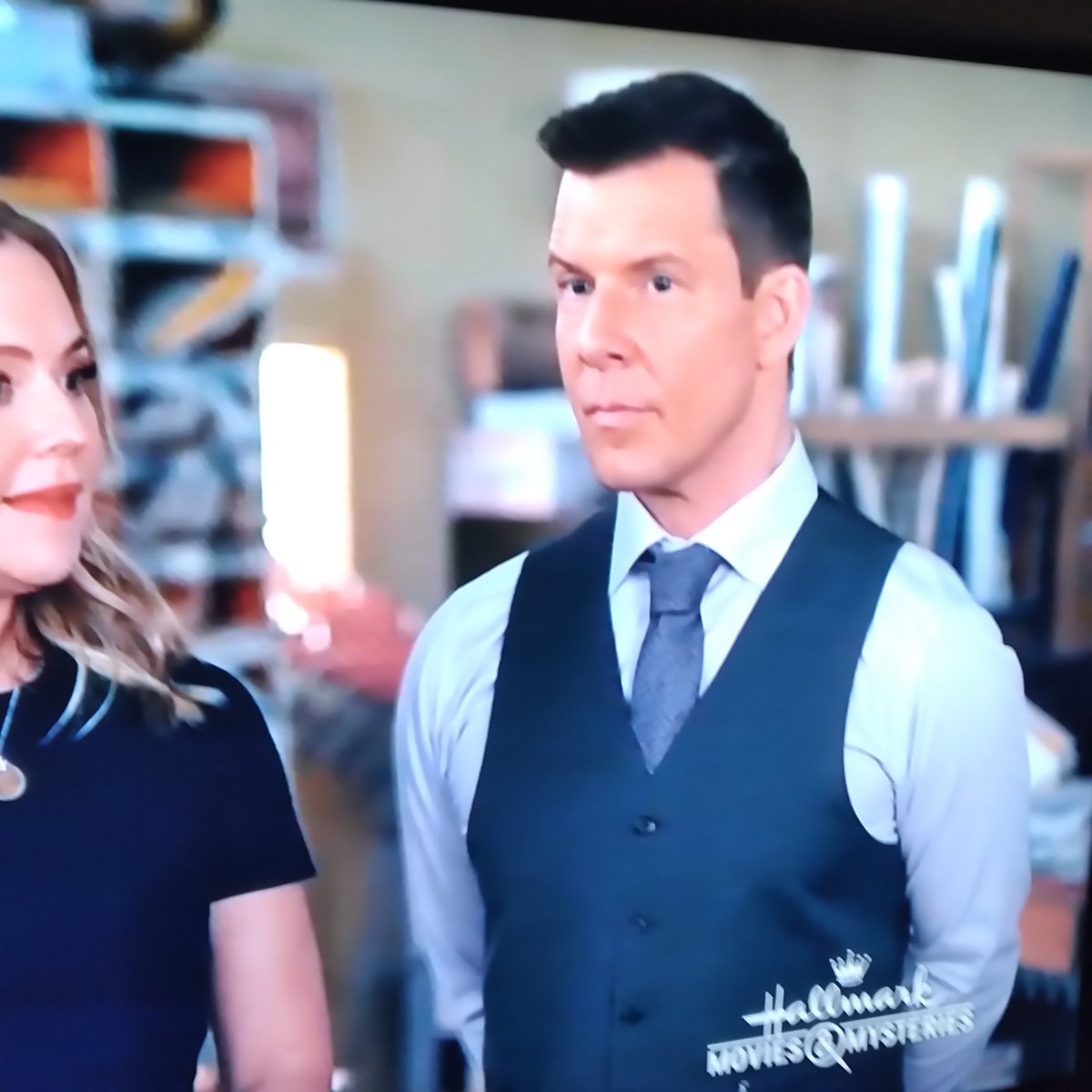 DorothyEubank16's tweet photo. When you’re meeting your future Mother-In-Law and want to make a good impression!
And she’s not buying it!
@Eric_Mabius #SSDMarathon #SSDVowsWeHaveMade #POstables are waiting for @hallmarkmovie to #RenewSSD #SayWhen @MarthaMoonWater @RandPope https://t.co/V8pJRU0UX8