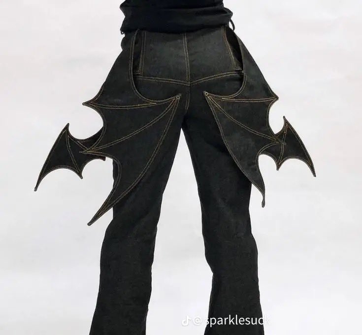 twizzlerstrider's tweet photo. KH2 Riku would wear these 100% https://t.co/RWf0T19S41