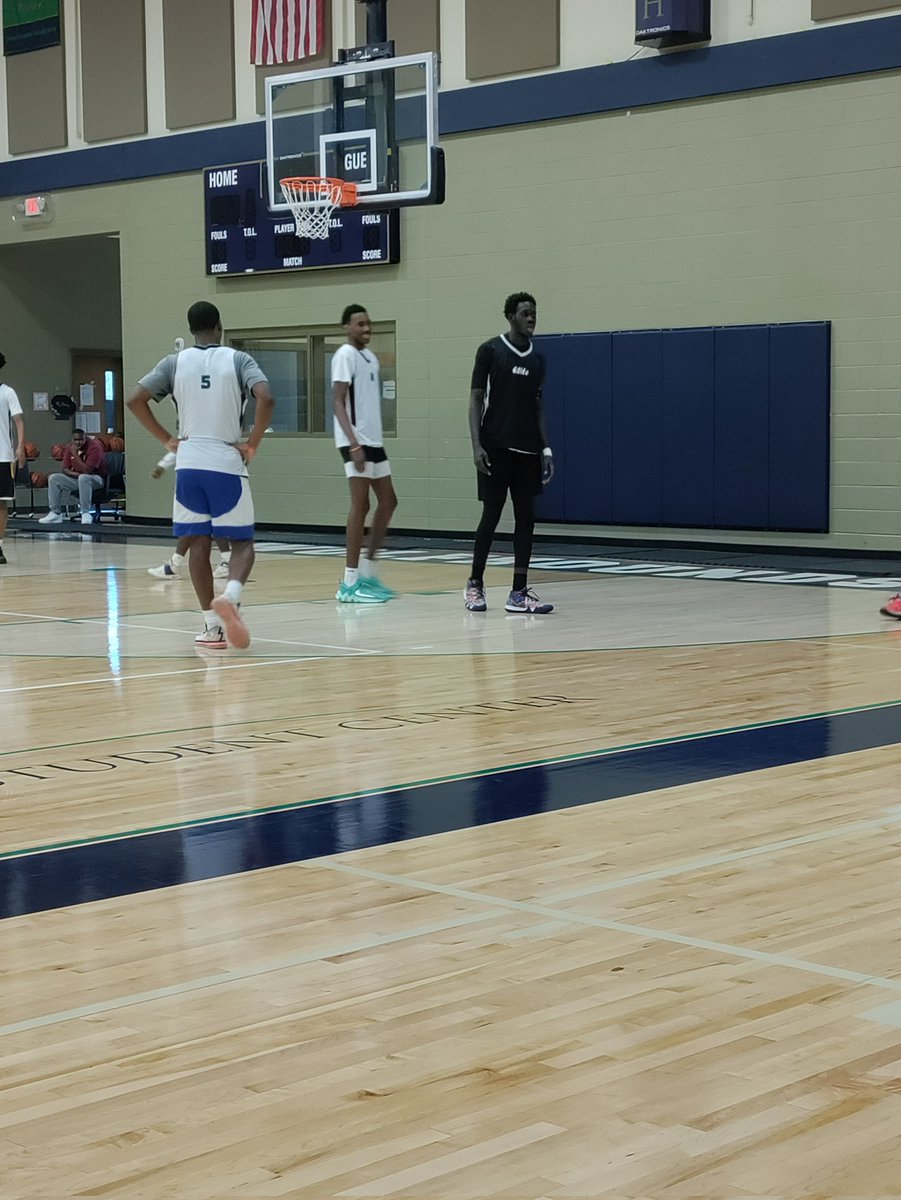 HoopsUnbiased's tweet photo. I didn't see anyone rim running and dunking more than Mamour Mbow 6’8 today. He also stepped outside to hit numerous 3s and mid range shots throughout live play. Very high motor! #Select40Invitational @Coach_Marshawn https://t.co/FhjE1Ea1iH