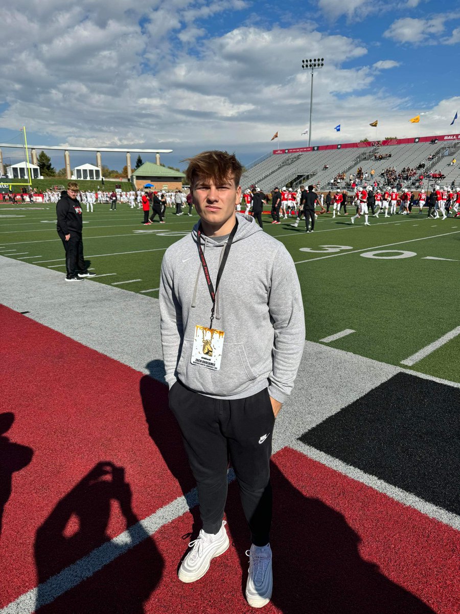 Awesome game-day visit at Ball State, what a great atmosphere!! Thank you <a href="/CoachAI/">Aaron Ingram 🏈</a> @BSUCoachNeu <a href="/BallStateFB/">Ball State Football</a> for having me today!! Can’t wait to be back. #chirpchirp 🔴⚫️
<a href="/BnlFootball/">BNL Football</a> <a href="/realdbarker/">Derrick Barker</a> <a href="/resnik_01/">Drew Kinser</a>